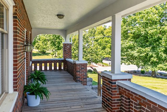 132 Christiansburg NE, Floyd, VA 24091