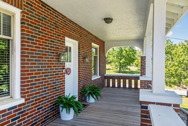 132 Christiansburg NE, Floyd, VA 24091