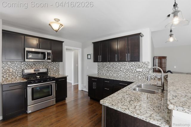 4350 Mandalay Avenue, Royal Oak, MI 48073