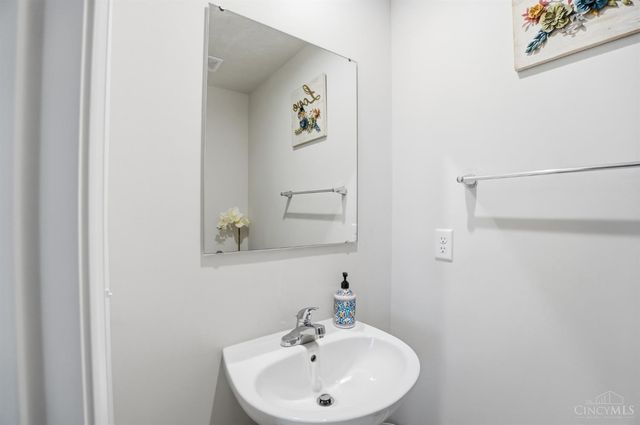 5908 Cresting Drive, Middletown, OH 45042