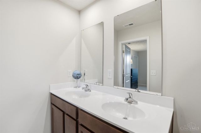 5908 Cresting Drive, Middletown, OH 45042