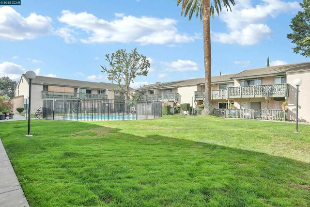 4888 Clayton Rd 6, Concord, CA 94521