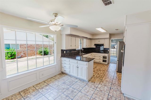 1710 Kingsborough Drive, Arlington, TX 76015