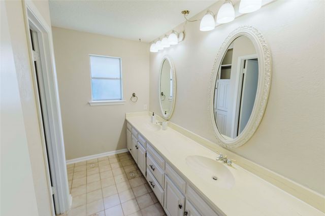 1710 Kingsborough Drive, Arlington, TX 76015