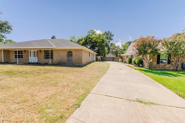1710 Kingsborough Drive, Arlington, TX 76015