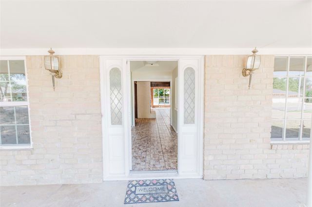 1710 Kingsborough Drive, Arlington, TX 76015