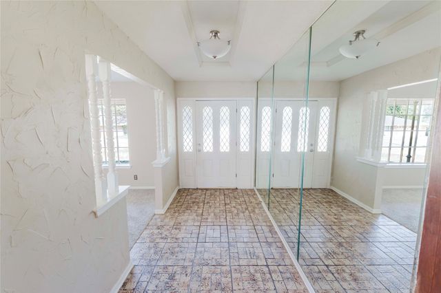 1710 Kingsborough Drive, Arlington, TX 76015