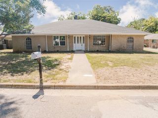 1710 Kingsborough Drive, Arlington, TX 76015
