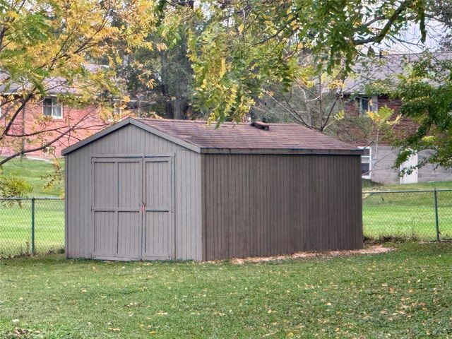 1210 Highview Drive, Des Moines, IA 50315