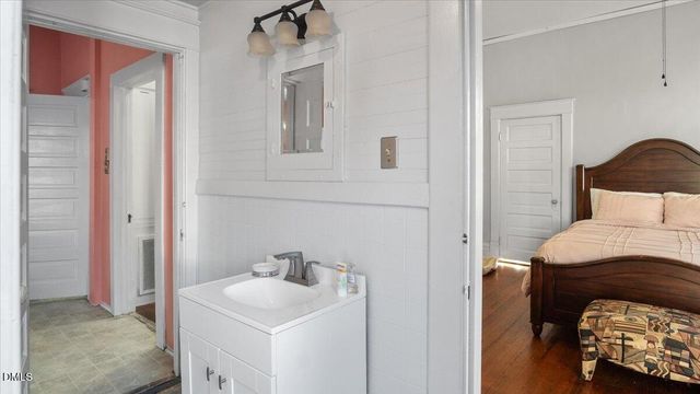 166 W Belle Street, Henderson, NC 27536