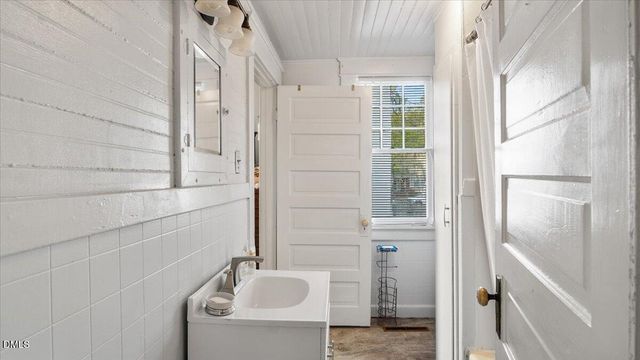 166 W Belle Street, Henderson, NC 27536