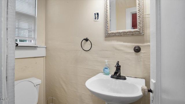 166 W Belle Street, Henderson, NC 27536