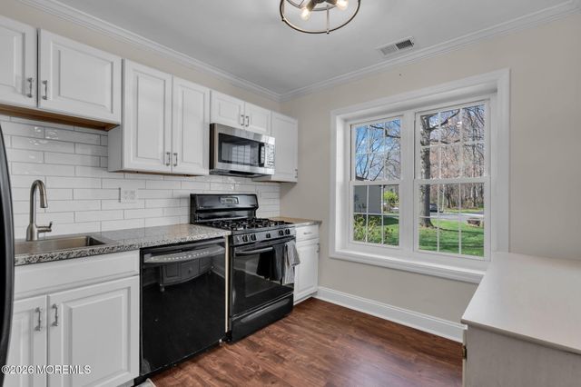 12 Hunters Run 12, Oceanport, NJ 07757