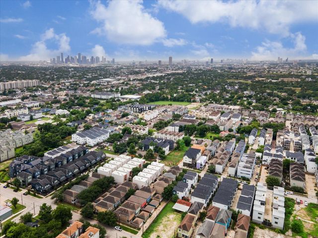 1153 W 17th Street, Houston, TX 77008