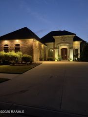 202 Rue De Frejus, Broussard, LA 70518