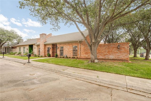 800 Dogwood Lane, Bryan, TX 77802