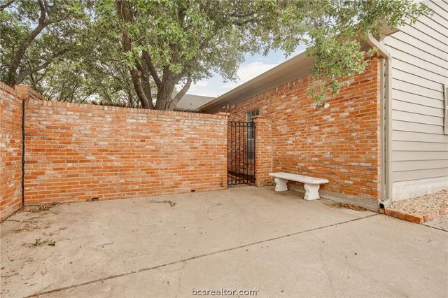 800 Dogwood Lane, Bryan, TX 77802