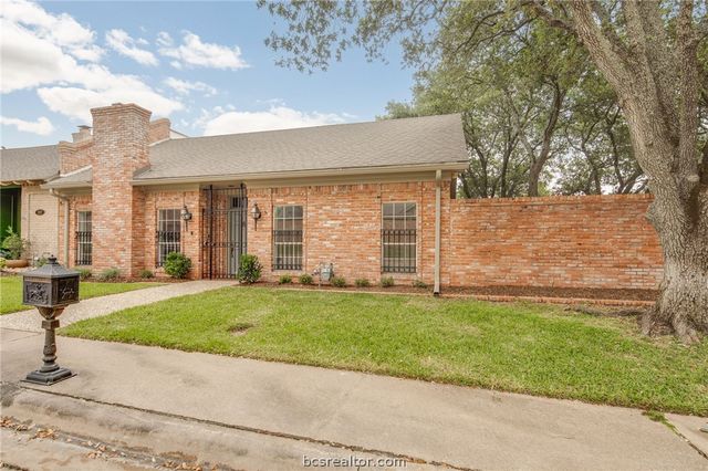 800 Dogwood Lane, Bryan, TX 77802