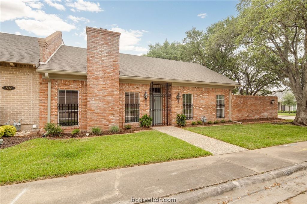 800 Dogwood Lane, Bryan, TX 77802