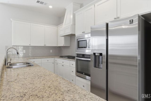 15506 Domaine Chandon Avenue, Bakersfield, CA 93314