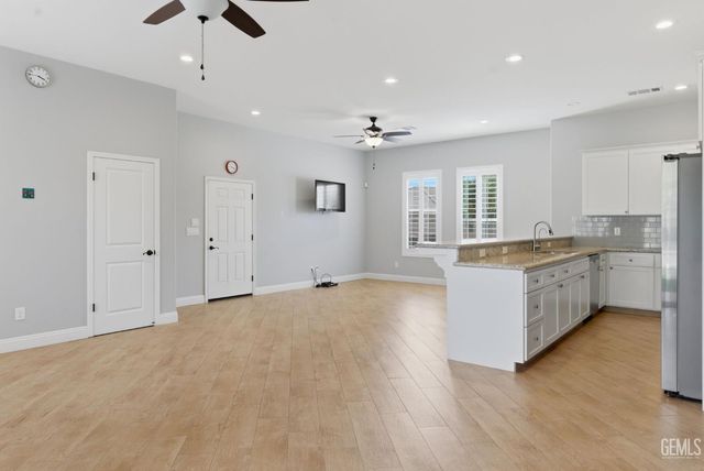 15506 Domaine Chandon Avenue, Bakersfield, CA 93314