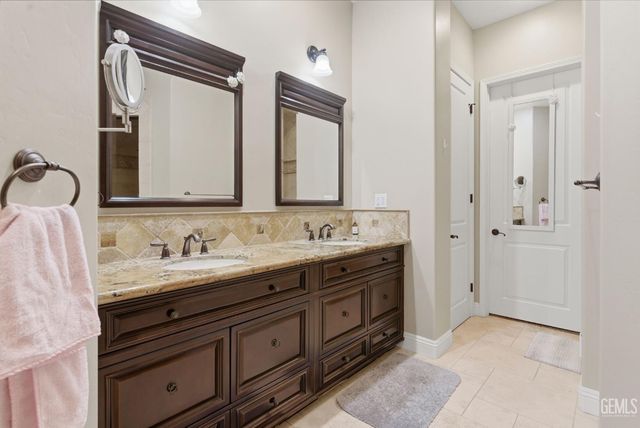 15506 Domaine Chandon Avenue, Bakersfield, CA 93314