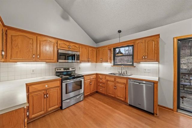 7111 N Jarboe Street, Kansas City, MO 64118