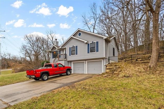 7111 N Jarboe Street, Kansas City, MO 64118