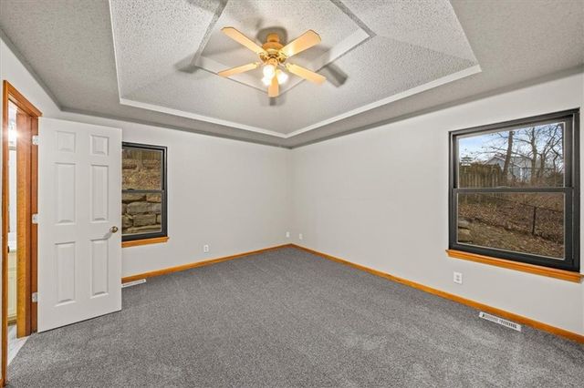 7111 N Jarboe Street, Kansas City, MO 64118