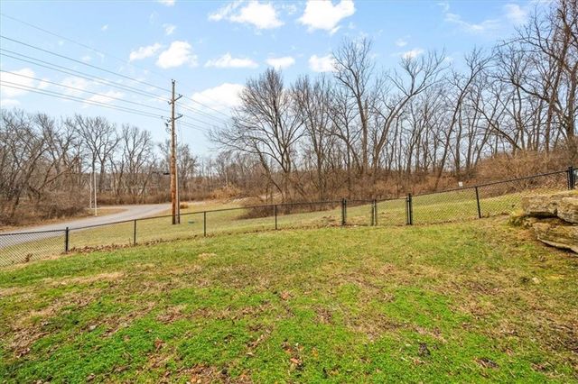 7111 N Jarboe Street, Kansas City, MO 64118