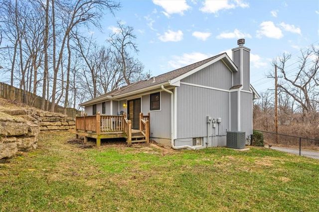 7111 N Jarboe Street, Kansas City, MO 64118