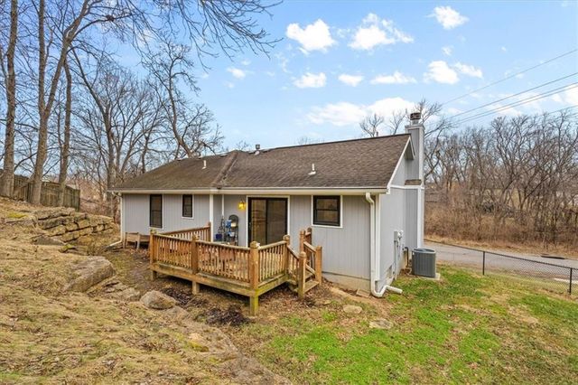 7111 N Jarboe Street, Kansas City, MO 64118