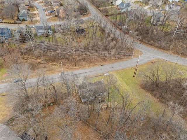 7111 N Jarboe Street, Kansas City, MO 64118