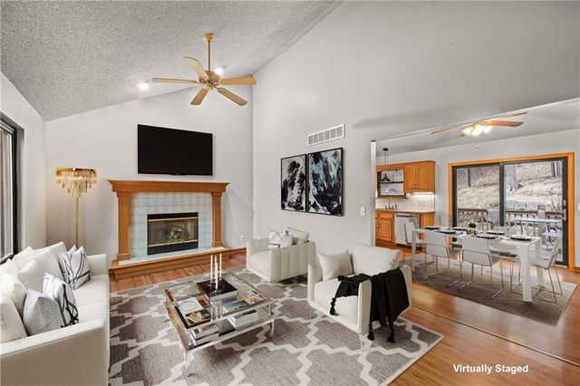 7111 N Jarboe Street, Kansas City, MO 64118