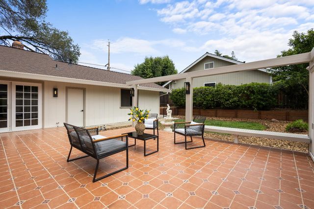 6901 Lincoln Creek Cir, Carmichael, CA 95608