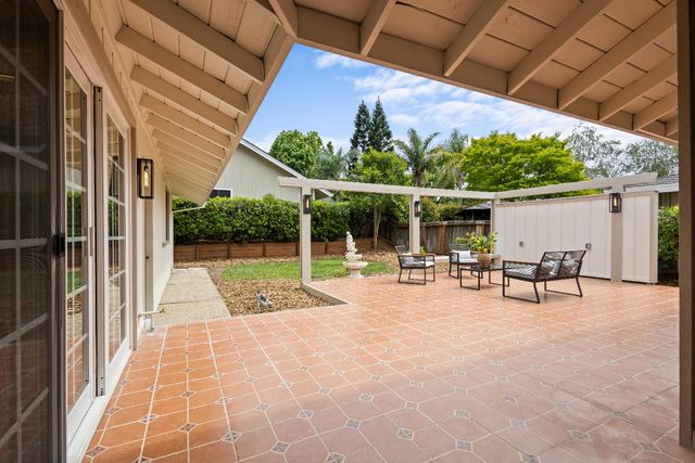 6901 Lincoln Creek Cir, Carmichael, CA 95608