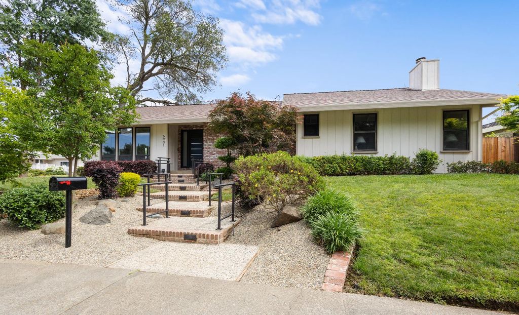 6901 Lincoln Creek Cir, Carmichael, CA 95608