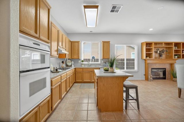 1932 Hilmerton Cir, Roseville, CA 95747