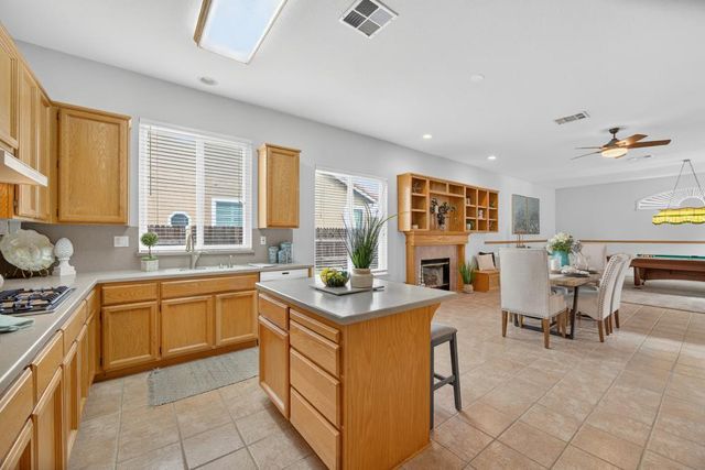 1932 Hilmerton Cir, Roseville, CA 95747