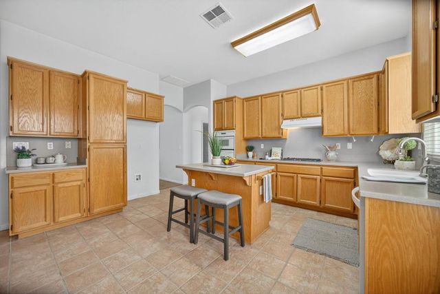 1932 Hilmerton Cir, Roseville, CA 95747