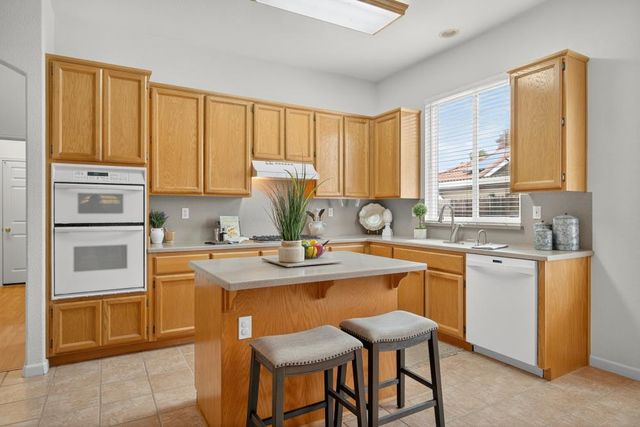 1932 Hilmerton Cir, Roseville, CA 95747