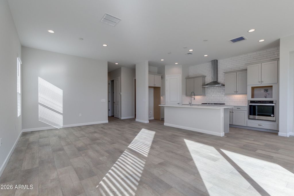 Image 10 of property listing at 24824 N 26TH Way, Phoenix, AZ 85024