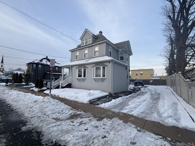27 W Lincoln Avenue, Valley Stream, NY 11580
