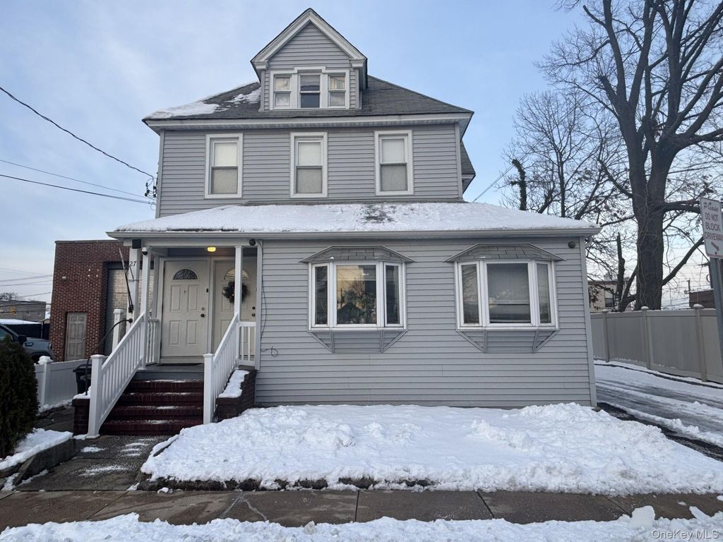 27 W Lincoln Avenue, Valley Stream, NY 11580