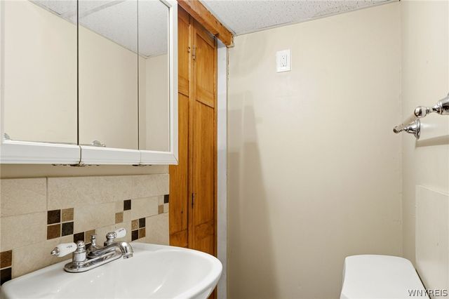 1265 Wyoming Avenue, Niagara Falls, NY 14305