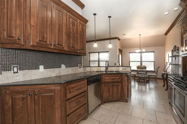 2712 Busheywood Drive, Yukon, OK 73099