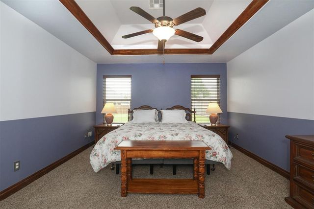 2712 Busheywood Drive, Yukon, OK 73099