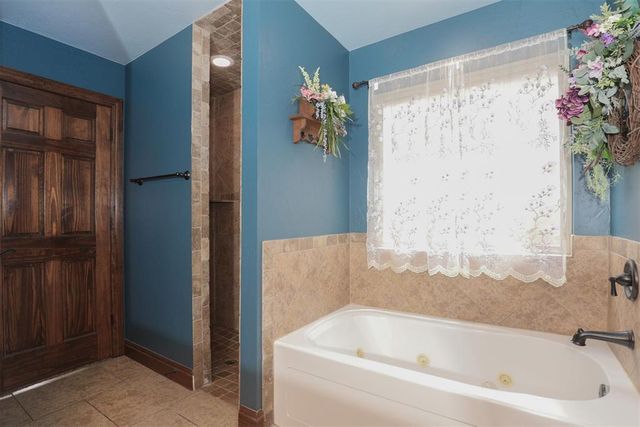 2712 Busheywood Drive, Yukon, OK 73099