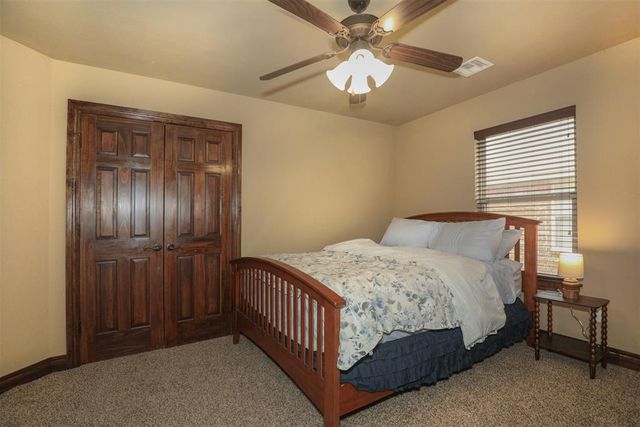 2712 Busheywood Drive, Yukon, OK 73099