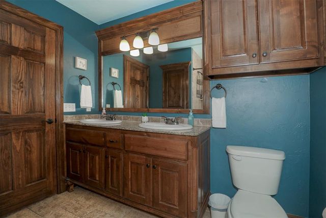2712 Busheywood Drive, Yukon, OK 73099